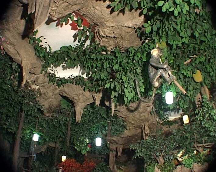 广州新塘水帘洞热带雨林餐厅（假山溶洞造景工程）