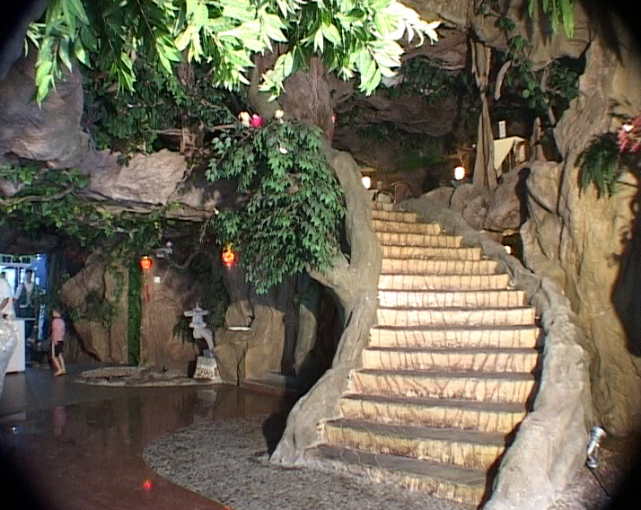 广州新塘水帘洞热带雨林餐厅（假山溶洞造景工程）