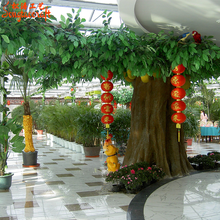 生态酒店包柱子菠萝蜜树